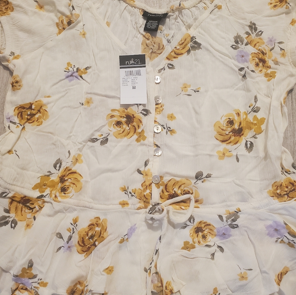 Rue21 Floral Peplum Blouse Cream White Yellow size Medium - Picture 3 of 3